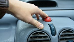 דשבורד של מכונית - תזכורת עבור ביטוח חובה לרכב