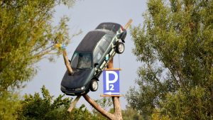 מכונית על עץ - ביטוח צד ג' לרכב