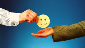 מחזיקים סמיילי שירות לקוחות ביטוח, פנסיה, פיננסים