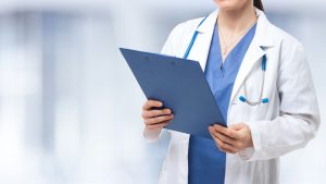 רופאה - מדריך ביטוח בריאות
